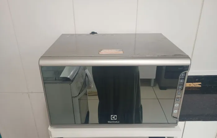 microondas inox Eletrolux 31 litros