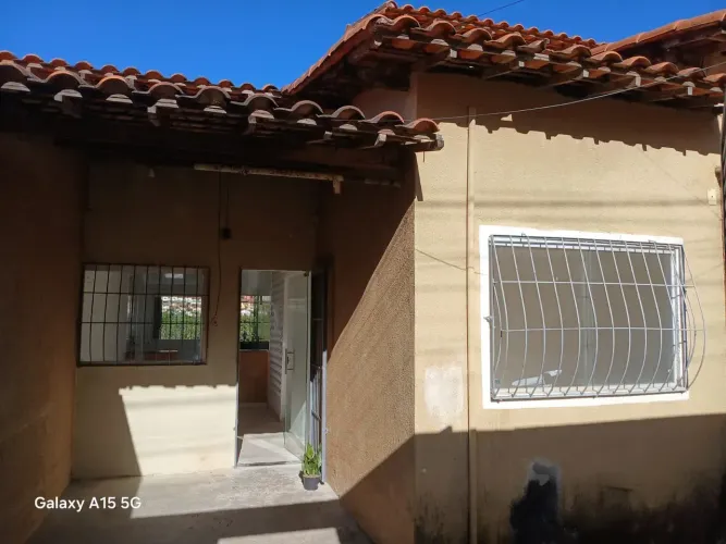 Casa 2 quartos - Repasse de financimanto - Bairro São Pedro em Esmeraldas/MG