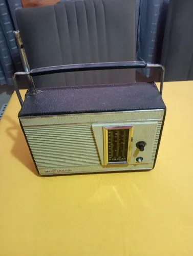 Vendo rádio antigo Moto rádio.