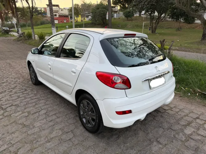 Peugeot 207 XR 1.4 Flex 8V 5P 2013