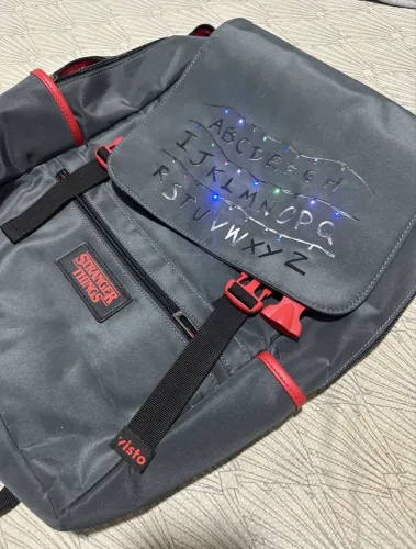 Mochila com led Stranger Things - Imaginarium
