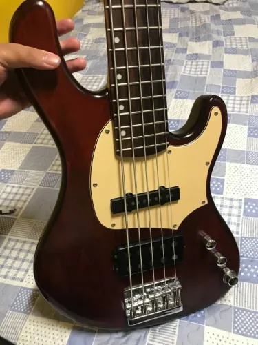 Contrabaixo CORT 
