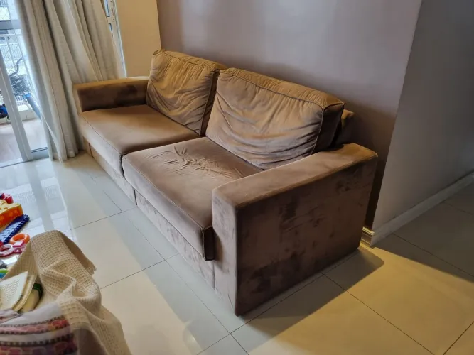 Sofá de três lugares 