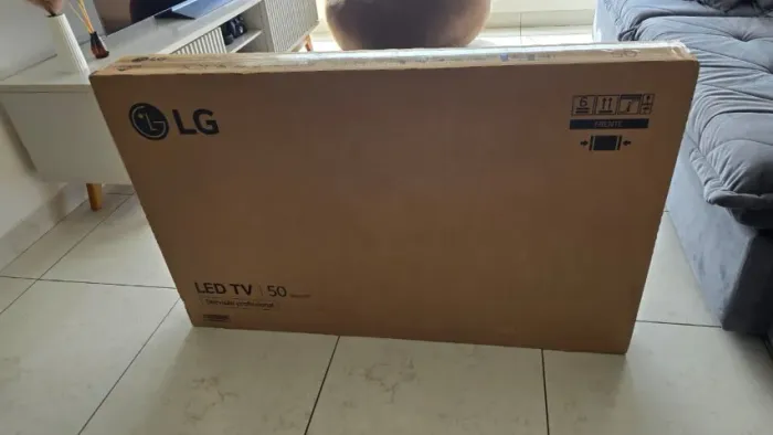 Smart TV de 50" LG UT801C com tela LED 4K 127/220V preto - Nova e Lacrada!