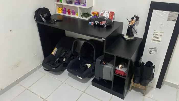 Mesa Gamer - Preto Fosco ( Apenas a Mesa - Ignorar os itens em cima dela )