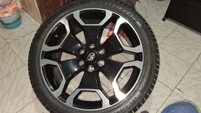 Roda aro 22 hillux srx estado d nova pouco usada  8500,00