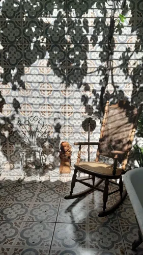 Cadeira de balanço antiga 