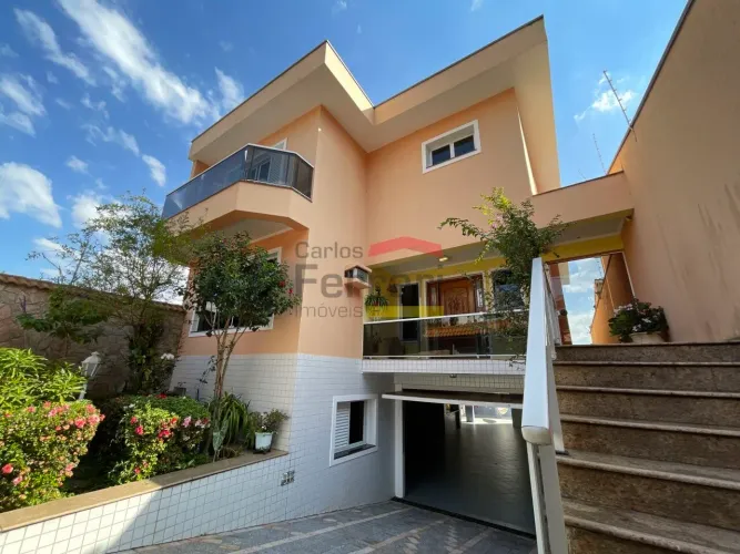 Sobrado com 4 suítes e 6 vagas no Tremembé