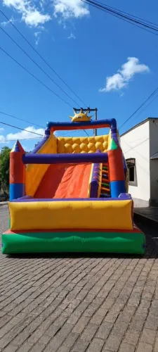 Brinquedo inflável tobogã 