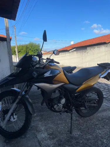 XRE 2011 No ponto de transferir. Troco em carro também