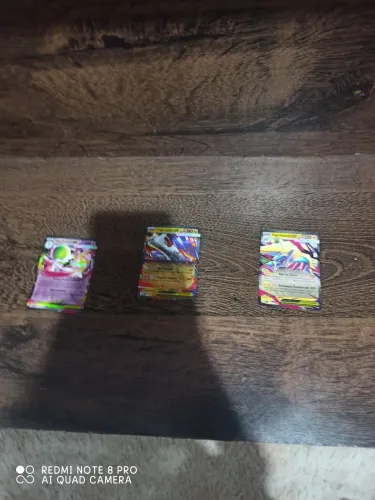 Tres card de pokemon raros
