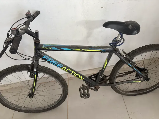 Vendo essa bicicleta, não estou mais usando esta parada .