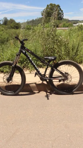 Vende-se bicicleta venzo 