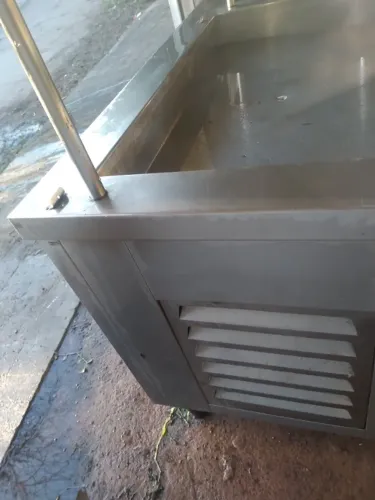 Buffet de inox e vidro