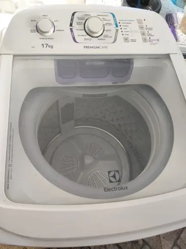Vendo máquina Electrolux 17 kilos semi nova
