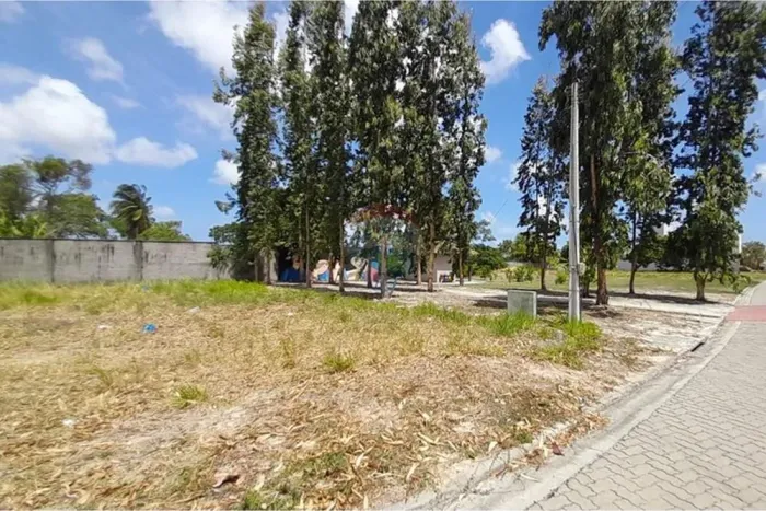 Lote em condomínio fechado. / JARDINS TERRA BRASILIS.