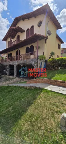 EXCELENTE CASA COM PISCINA E 4 QUARTOS
