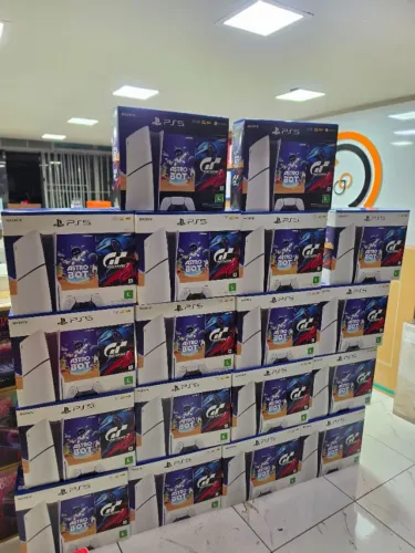PS5 Mídia Fisica + 2 Jogos, Lacrado, Nacional, Loja Fisica, 1 Ano de Garantia