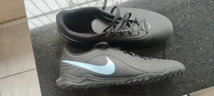 Chuteira society Nike