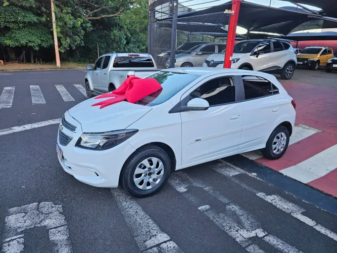 Chevrolet Onix Hatch LT 1.0 8V Flex Power Mec. 4P 2015