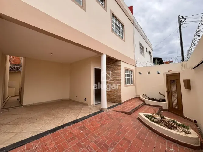 Casa residencial com 3 quartos e suíte para aluguel no Centro de Montes Claros