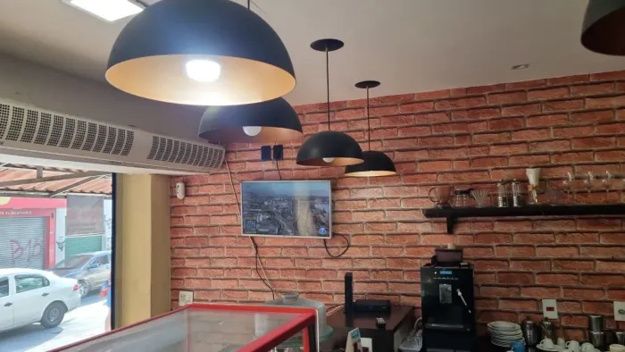 BALCÕES, PRATELEIRAS E LUMINÁRIAS PARA CAFETERIA / LOJA - ÓTIMO ESTADO