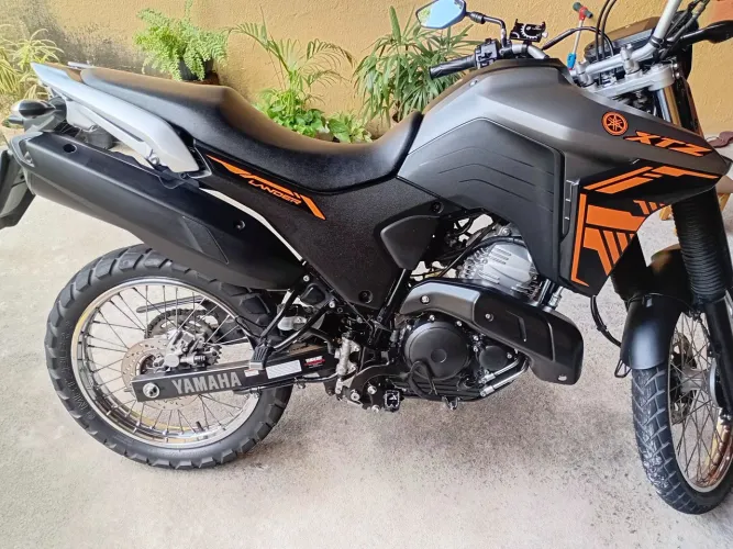 Lander 250 único dono