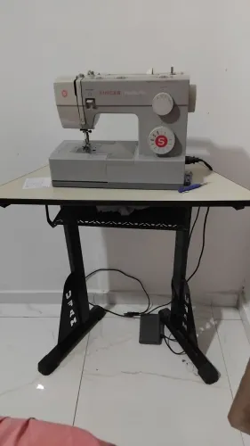 Mesinha de costura