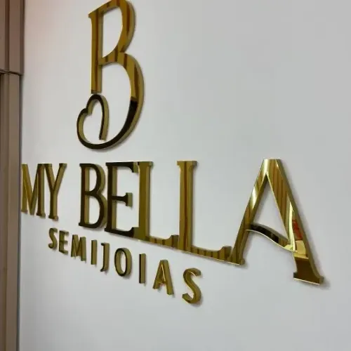 LOGOMARCAS EM PVC E ACRÍLICO