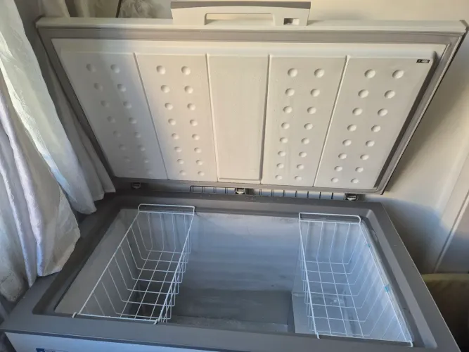 Vendo um frezer horizontal