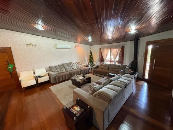 Casa 2 quartos e suíte no bairro Glória