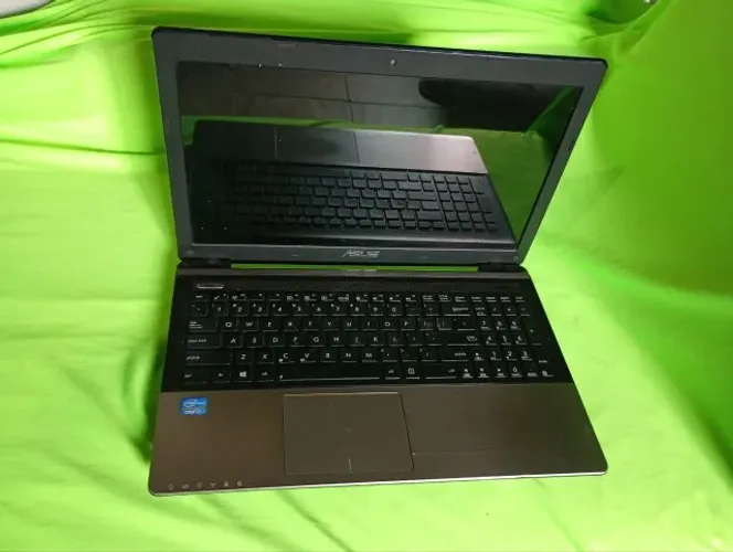 Notebook i7 primeira geração   8g  250 hd   Ele não liga . Rapaz falou que pode ser curto