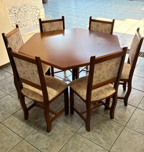 Mesa de Jantar de Madeira com 6 Cadeiras