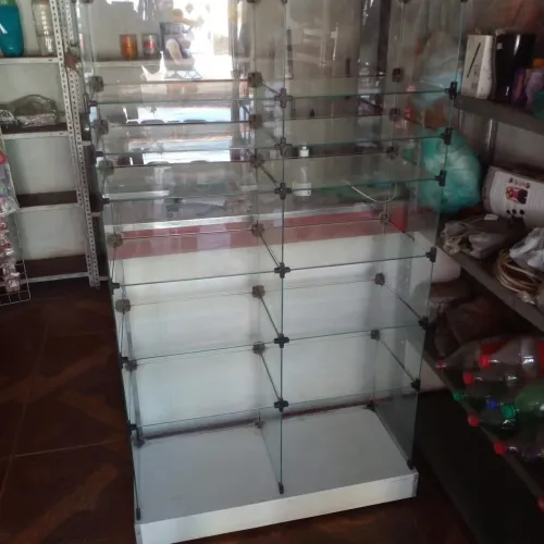 Estante de vidro