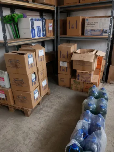 VENDO URGENTE estoque de produtos de limpeza e sacos de lixo