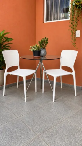 Conjunto mesa e cadeiras