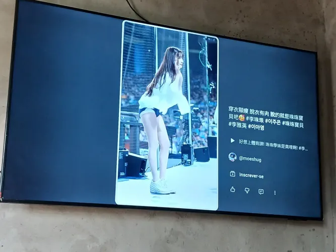 Vendo essa TV 65 polegadas menos de 1 mês de uso ( motivos de viagem)