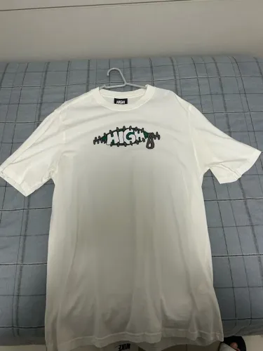 Camiseta: HIGH Zipper Tee - White.