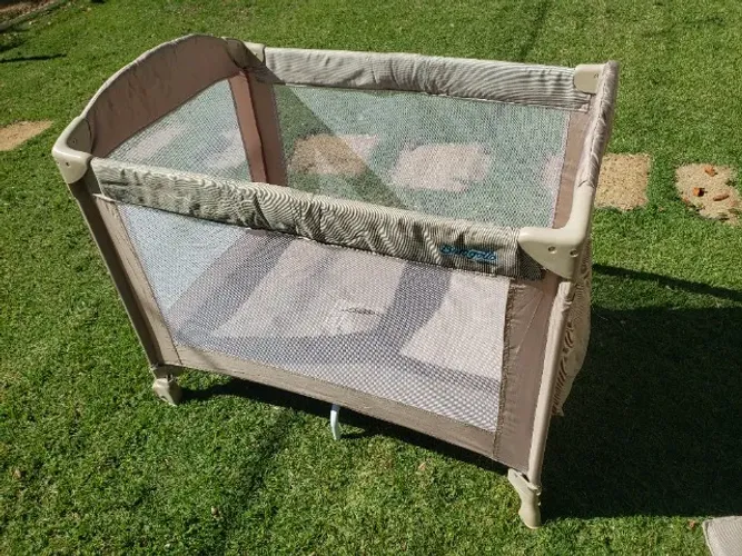 Berço Portátil Burigotto Sonata Bege com Mosquiteiro - Até 15 kg