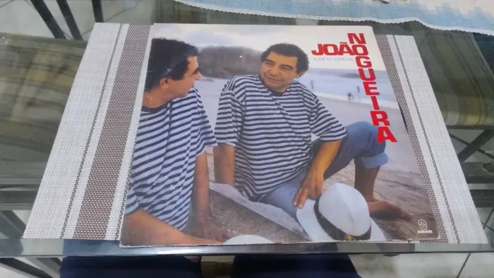Disco de vinil do João Nogueira além do espelho com encarte original!!!