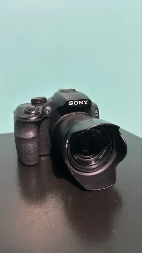 Câmera Sony Alpha A3000 (ILCE-3000) + Lente 18-55mm