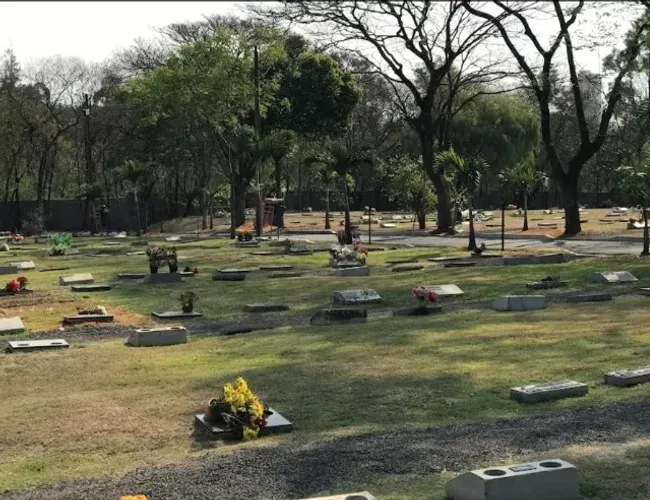 Jazido cemitério Parqye da Ressurreição