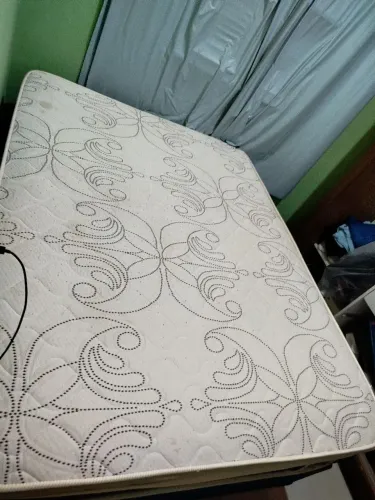 Cama Semi nova