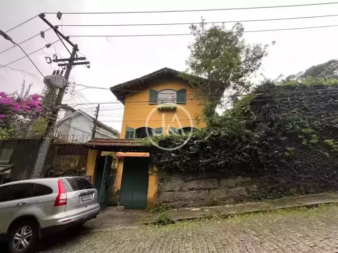 Casa para venda com 4 quartos, 400m² - Centro - Petrópolis/RJ