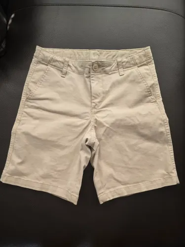 Bermuda sarja bege marca GAP tamanho 14 ( veste até 155 cm) usada 1 vez