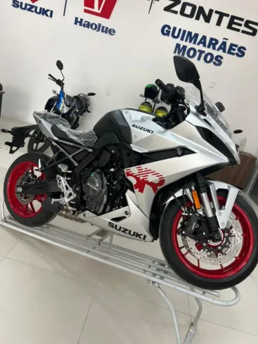 SUZUKI GSX-8R 0KM - ESPORTIVA DE ALTA PERFORMANCE