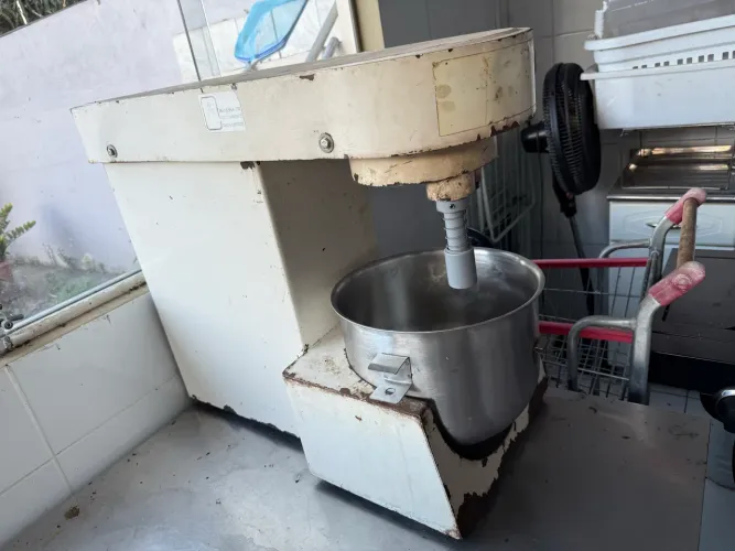 Batedeira de pão industrial 