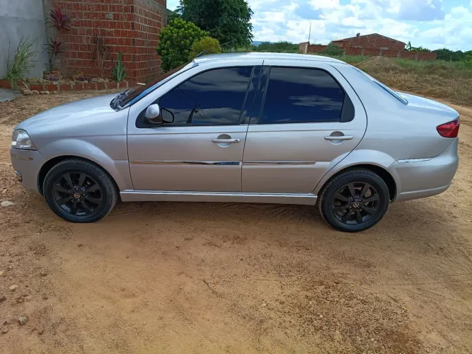 Fiat Siena Essence 1.6 Flex 16V 4P 2012