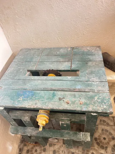 Bancada de Serrar Madeira com motor completa