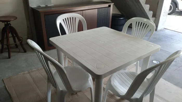 Mesa 4Cadeiras pvc usada